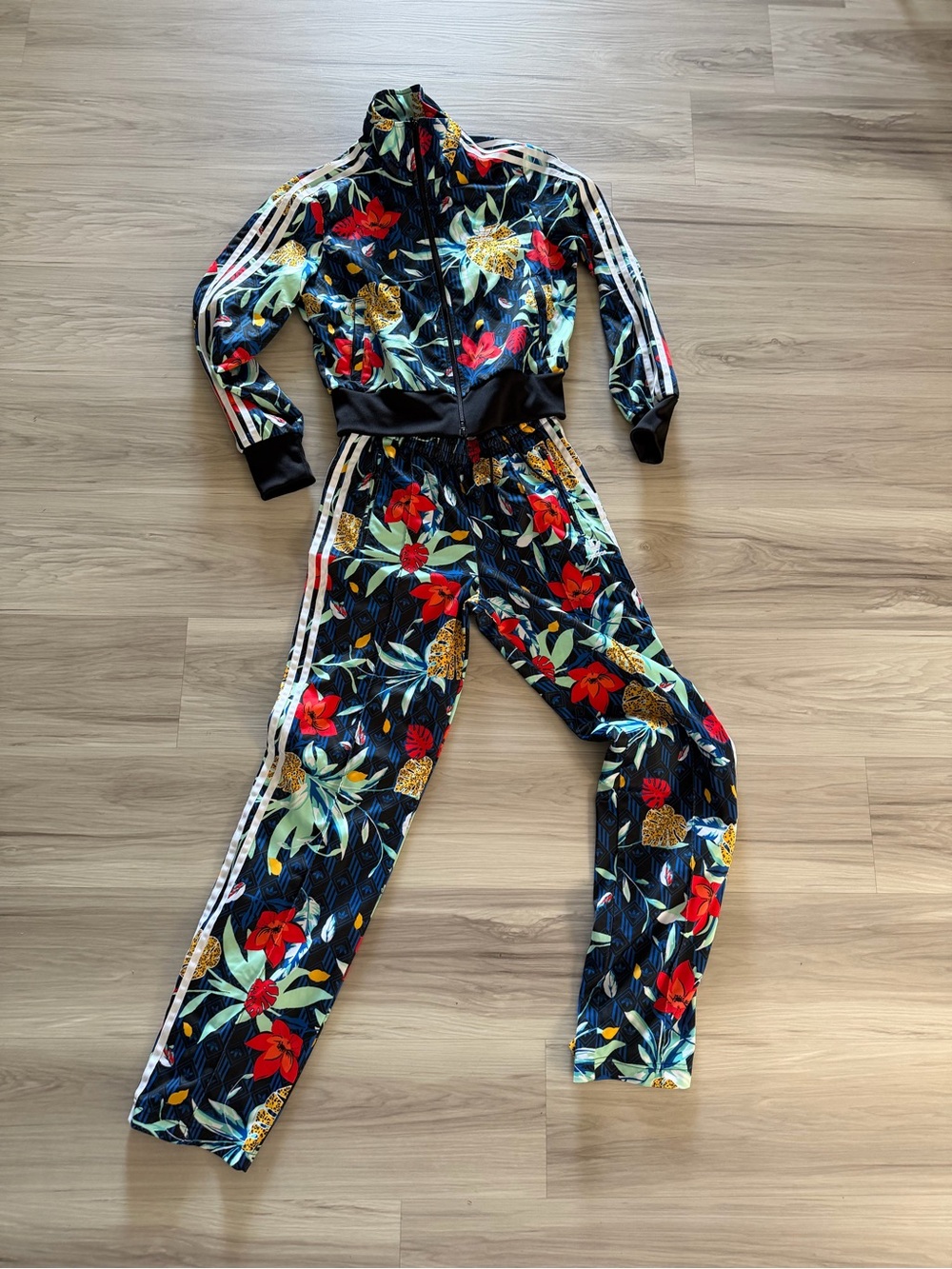Adidas floral track suit size top small bottom xsmall
